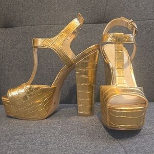 Jessica Simpson Gold Croc-Embossed Platform Heels